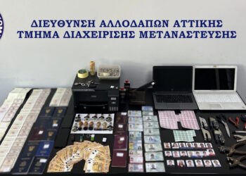 Κυψέλη: Εργαστήριο που κατασκεύαζε πλαστά διαβατήρια για παράνομους μετανάστες – Βίντεο της αστυνομίας