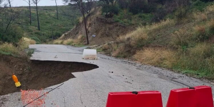 Η κακοκαιρία Byron «χτύπησε» το οδικό δίκτυο της Αττικής – Ποιοι δρόμοι παραμένουν κλειστοί