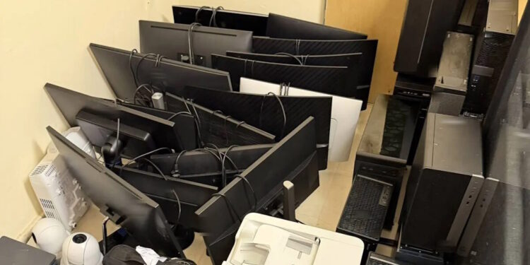 Συνελήφθη 47χρονος που «άρπαξε» ηλεκτρονικό εξοπλισμό από κτίριο Τμήματος του ΕΚΠΑ