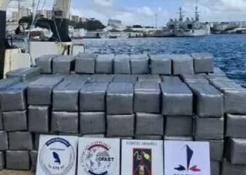 Φωτογραφίες από το σκάφος και την κατασχεμένη κοκαΐνη του «Έλληνα Εσκομπάρ» – Οι σάκοι με τους 4,1 τόνους