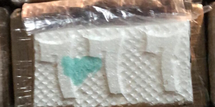 Πειραιάς: Κατασχέθηκε κοκαΐνη ενός τόνου στο λιμάνι – 4 συλλήψεις Ελλήνων, αναζητούνται 5 άτομα