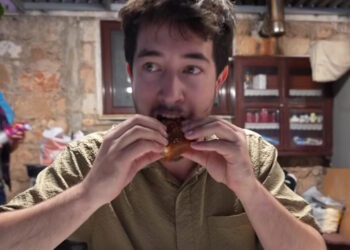 Κρήτη: Καναδός youtuber και vlogger πήγε σε ρακοκάζανο στα Χανιά δοκίμασε αντικρυστό και ξετρελάθηκε