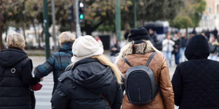 «Κλείδωσε» ο καιρός για την Πρωτοχρονιά: Με τσουχτερό κρύο και καθαρό ουρανό θα υποδεχθούμε το 2026