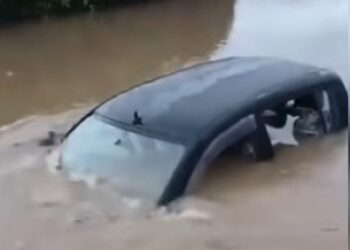 Κακοκαιρία Byron: Εγκλωβισμένοι στη Λακωνία και δρόμοι «ποτάμια» στην Εύβοια – Προβλήματα σε όλη την Ελλάδα