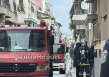 Συναγερμός στη Λαμία: Άνδρας κλείστηκε σε διαμέρισμα και άνοιξε φιάλη υγραερίου – Δεν διαπραγματεύεται με τις αρχές