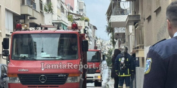 Συναγερμός στη Λαμία: Άνδρας κλείστηκε σε διαμέρισμα και άνοιξε φιάλη υγραερίου – Δεν διαπραγματεύεται με τις αρχές