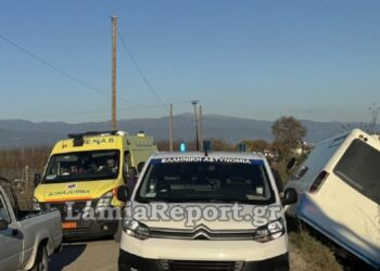 Σχολικό λεωφορείο έπεσε σε χαντάκι στη Λαμία, δεν υπήρξε τραυματισμός