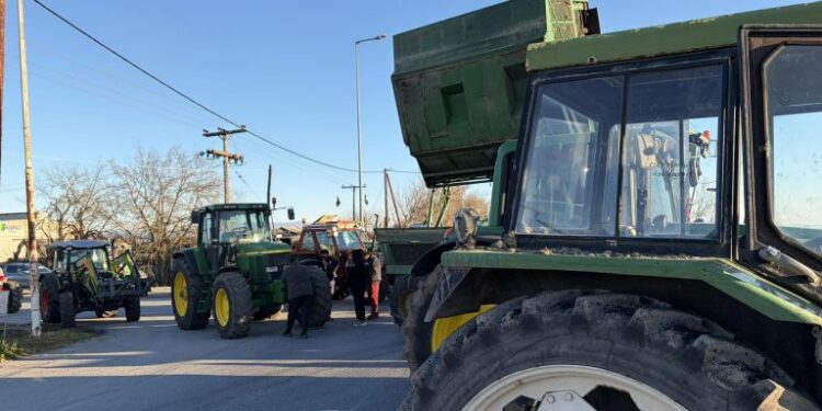 Mπλόκο Νίκαιας: Έκλεισαν και την παλιά εθνική οδό Λάρισας – Βόλου
