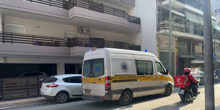 Λάρισα: Νεκρός 54χρονος που έπεσε στο κενό από ταράτσα σπιτιού