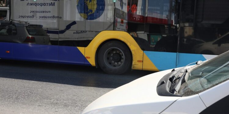 Ζωγράφου: «Έχω μελανιές και σπασμένα δόντια» λέει ο οδηγός λεωφορείου που ξυλοκοπήθηκε