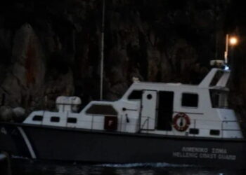 Κρήτη: Στο νοσοκομείο οι δύο διασωθέντες από το ναυάγιο στα ανοικτά του νησιού – Από Αίγυπτο και Συρία οι 17 νεκροί άνδρες