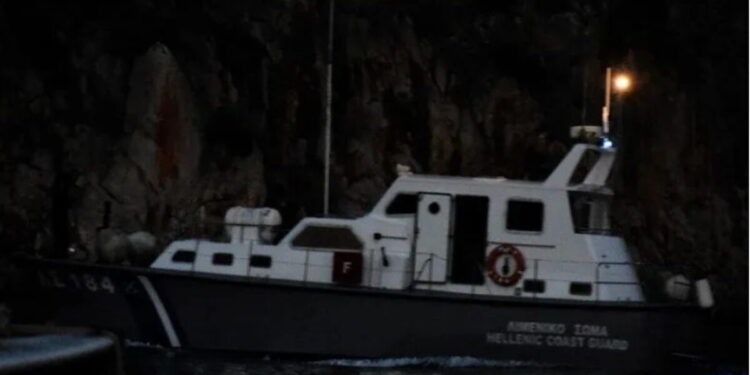 Κρήτη: Στο νοσοκομείο οι δύο διασωθέντες από το ναυάγιο στα ανοικτά του νησιού – Από Αίγυπτο και Συρία οι 17 νεκροί άνδρες