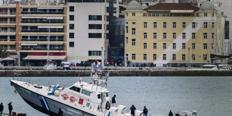 Βόλος: Καταιγίδα, άνεμοι και χαμηλή ορατότητα τα αίτια της πρόσκρουσης του σκάφους του λιμενικού στα βράχια