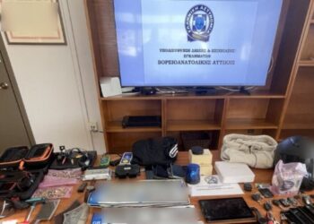 Κηφισιά: Άρπαξαν 180.000 ευρώ από υπάλληλο εταιρείας και το έβαλαν στα πόδια – Έχουν συλληφθεί 19 φορές για ληστεία