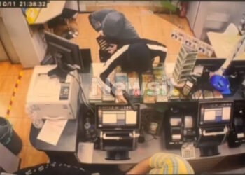 Βύρωνας: Βίντεο ντοκουμέντο από τη δράση της «άγουρης» συμμορίας που ρήμαζε καταστήματα