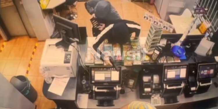 Βύρωνας: Βίντεο ντοκουμέντο από τη δράση της «άγουρης» συμμορίας που ρήμαζε καταστήματα