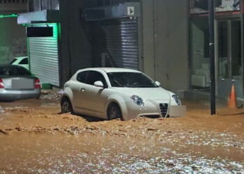 Η κακοκαιρία Byron «έπνιξε» Μάνδρα, Μέγαρα και Νέα Πέραμος – Βίντεο με τους ορμητικούς χειμάρρους