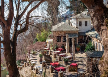 Χριστούγεννα στο Πήλιο και τον Βόλο: Οι καλύτερες επιλογές για διαμονή και φαγητό