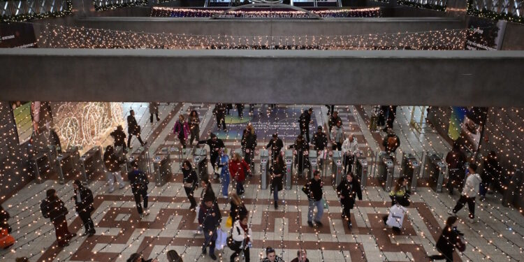 Παραμονή Πρωτοχρονιάς: Πως θα κινηθούν Μετρό, τραμ, λεωφορεία και τρόλεϊ πριν την αλλαγή του χρόνου