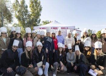 Η Coca-Cola και ο Ελληνικός Ερυθρός Σταυρός μαζί αυτά τα Χριστούγεννα: Μια μεγάλη αγκαλιά για τους συνανθρώπους μας που έχουν ανάγκη