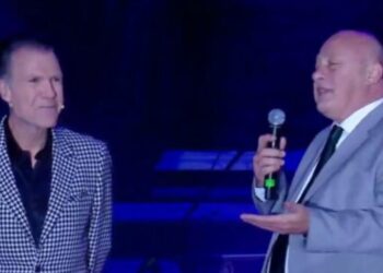 Τα «γαλλικά» του Μπέου στον Πολύζο στο άναμμα του δέντρου στον Βόλο: «Πάντα κάνει κάποια μ@@@@@@»