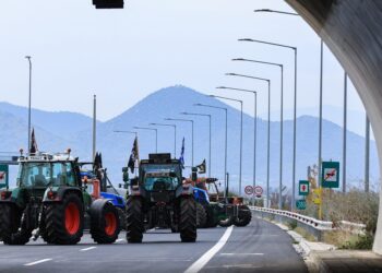 Μπλόκα αγροτών: Κορυφώνεται η έξοδος εν μέσω κινητοποιήσεων – Τα σημεία που άνοιξαν για να διευκολυνθούν οι ταξιδιώτες των Χριστουγέννων