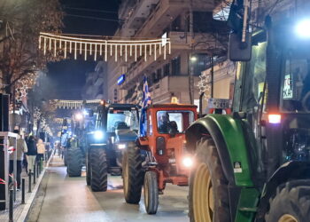Οι αγρότες ετοιμάζονται για «ρεβεγιόν» στα μπλόκα: Κλιμακώνονται οι κινητοποιήσεις, σκληραίνει η στάση τους μετά τις γιορτές