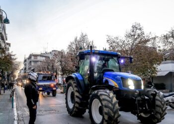 Αγροτικές κινητοποιήσεις: Έτοιμοι για Χριστούγεννα στα μπλόκα οι αγρότες – Αντί για συνάντηση, στέλνουν λίστα με αιτήματα στον Κυριάκο Μητσοτάκη