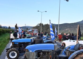 Ανυποχώρητοι οι αγρότες στα μπλόκα: Κλείνουν σήμερα τις σήραγγες των Τεμπών για τα φορτηγά – Τι θα γίνει τις μέρες των Χριστουγέννων