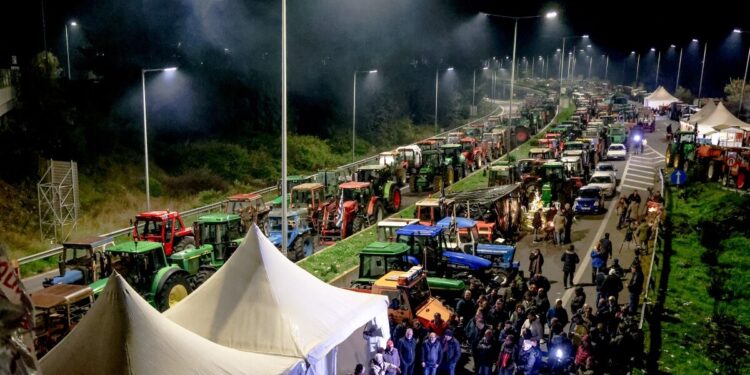 Αγρότες: «Όχι σε συνάντηση με τον Μητσοτάκη και κλιμάκωση των κινητοποιήσεων» αποφάσισε το μπλόκο της Νίκαιας πριν τις Σέρρες