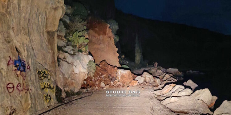 Ναύπλιο: Μεγάλη κατολίσθηση στο μονοπάτι Αρβανιτιά Καραθώνα