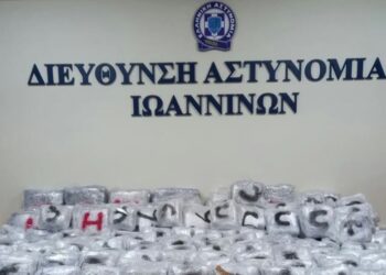 Ιωάννινα: Επεισοδιακή καταδίωξη 23χρονης στην εθνική οδό – Είχε μέσα σε τζιπ 215 κιλά κάνναβης και τον 2,5 ετών γιο της, χτύπησε περιπολικά για να διαφύγει