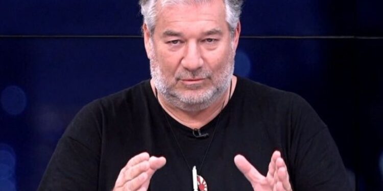 Νίκος Καραχάλιος για Μαρία Καρυστιανού: «Να δώσει αναφορά για το που πήγαν τα λεφτά της συναυλίας»