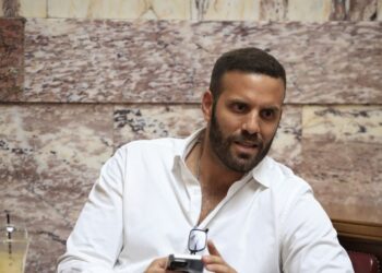 «Ο Νίκος Παππάς λέει ψέμματα: Με χτύπησε και με γρονθοκόπησε πισώπλατα» λέει ο δημοσιογράφος Νίκος Γιαννόπουλος