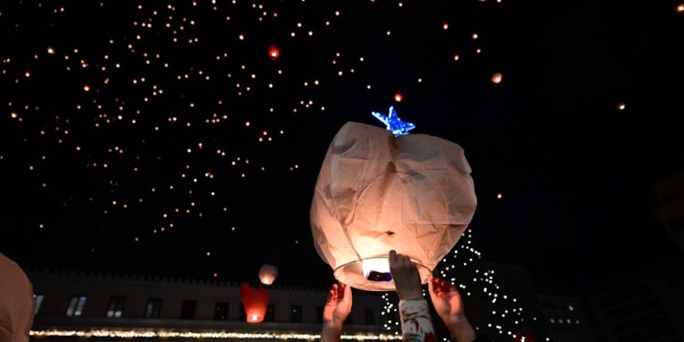 Καιρός – Δήμος Αθηναίων: Αναβλήθηκε η γιορτή «Νύχτα των Ευχών» λόγω της κακοκαιρίας την παραμονή των Χριστουγέννων