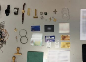 Χειροπέδες σε 45χρονη οικιακή βοηθό που έκλεβε κοσμήματα και χρήματα από σπίτια που εργαζόταν