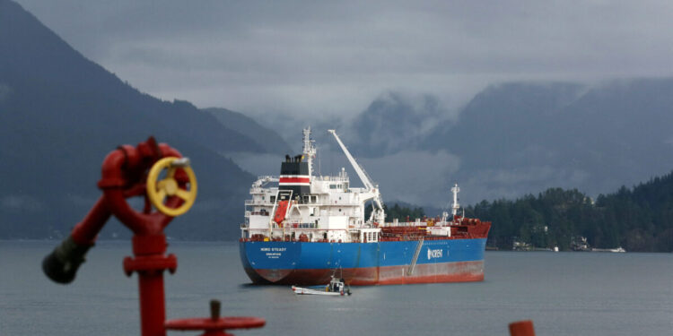 Η Chevron συνεχίζει τις εξαγωγές πετρελαίου από τη Βενεζουέλα εν μέσω εντάσεων