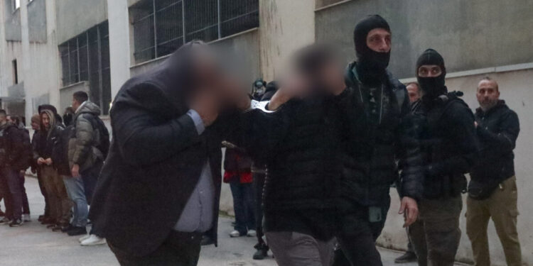 ΟΠΕΚΕΠΕ: Ελεύθεροι με περιοριστικούς όρους πατέρας και γιος που κατηγορούνταν για παράνομες επιδοτήσεις