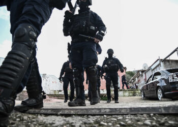 Μεγάλη αστυνομική επιχείρηση για σπείρα που έκανε κλοπές και απάτες στην Αττική – 11 προσαγωγές