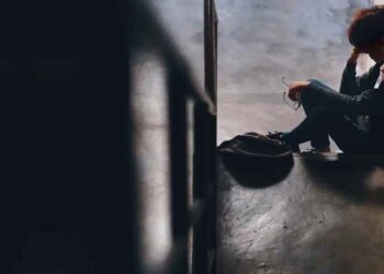 Σοκ στο Μεσολόγγι: 14χρονος ανάγκασε συνομήλικο του να γονατίσει και 15χρονος τραβούσε βίντεο