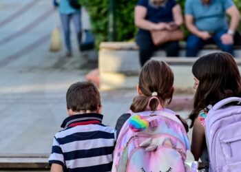 Τρίτεκνοι: Διευρύνονται τα όρια για τις προσλήψεις μέσω ΑΣΕΠ – Ισόβια ιδιότητα για τους γονείς, σαφείς προϋποθέσεις για τα τέκνα