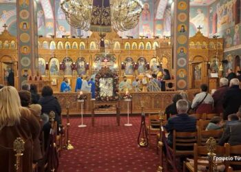 Υποδέχθηκε την Ιερά Εικόνα της Παναγίας Τρυπητής ο Ι.Ν. Αγίας Βαρβάρας Αγρινίου (φωτο)