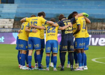 Παναιτωλικός: Με Κόγιτς – Γκαρθία στόπερ και Μίχαλακ βασικό η ενδεκάδα για Πανσερραϊκό