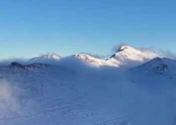 Ο Παρνασσός ντύθηκε στα λευκά: Έπεσαν τα πρώτα χιόνια στο χιονοδρομικό