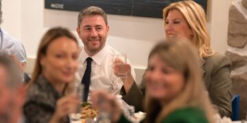 Ο Νίκος Ανδρουλάκης και οι βουλευτές του ΠΑΣΟΚ γευμάτισαν στην Καισαριανή