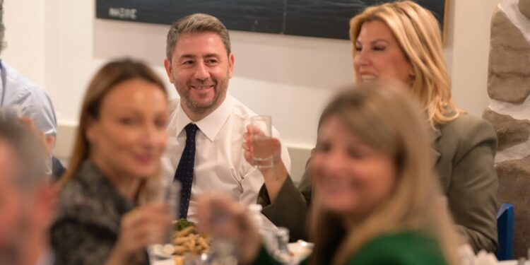 Ο Νίκος Ανδρουλάκης και οι βουλευτές του ΠΑΣΟΚ γευμάτισαν στην Καισαριανή