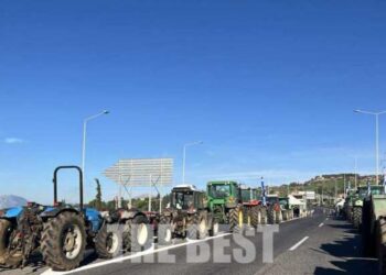 Μπλόκο της αστυνομίας στους αγρότες στην Πάτρα, δεν τους αφήνουν να πλησιάσουν τη γέφυρα Ρίου Αντιρρίου – Έφυγαν τα τρακτέρ από το λιμάνι του Βόλου