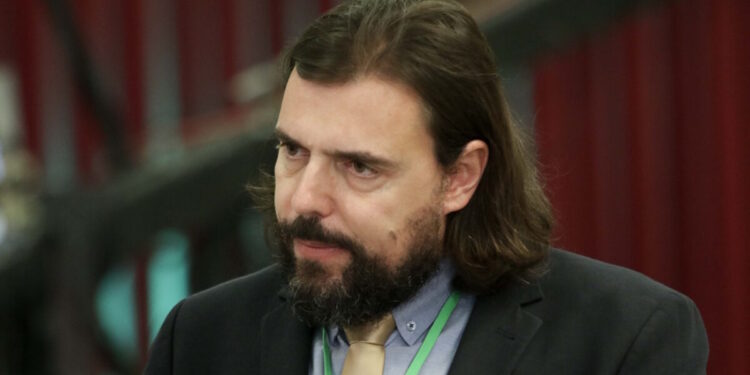 Τα «μαζεύει» ο Πέτρος Παππάς μετά την αποθέωση στον Άδωνι Γεωργιάδη – «Μήνυμα» στον βουλευτή του ΠΑΣΟΚ από τη Χαριλάου Τρικούπη