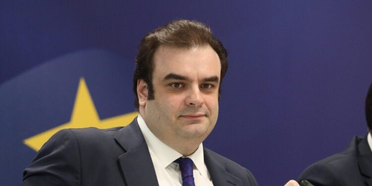 Handelsblatt: Ο Κυριάκος Πιερρακάκης έχει καλές πιθανότητες να ηγηθεί του Eurogroup