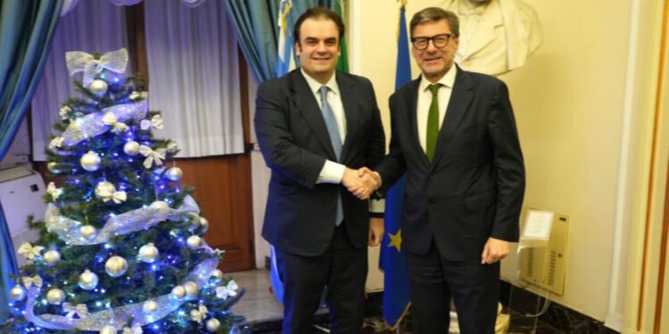 Συνάντηση Πιερρακάκη με τον Ιταλό ΥΠΟΙΚ Giancarlo Giorgetti στη Ρώμη